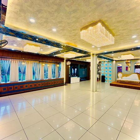 גורקפור Hotel Rama מראה חיצוני תמונה