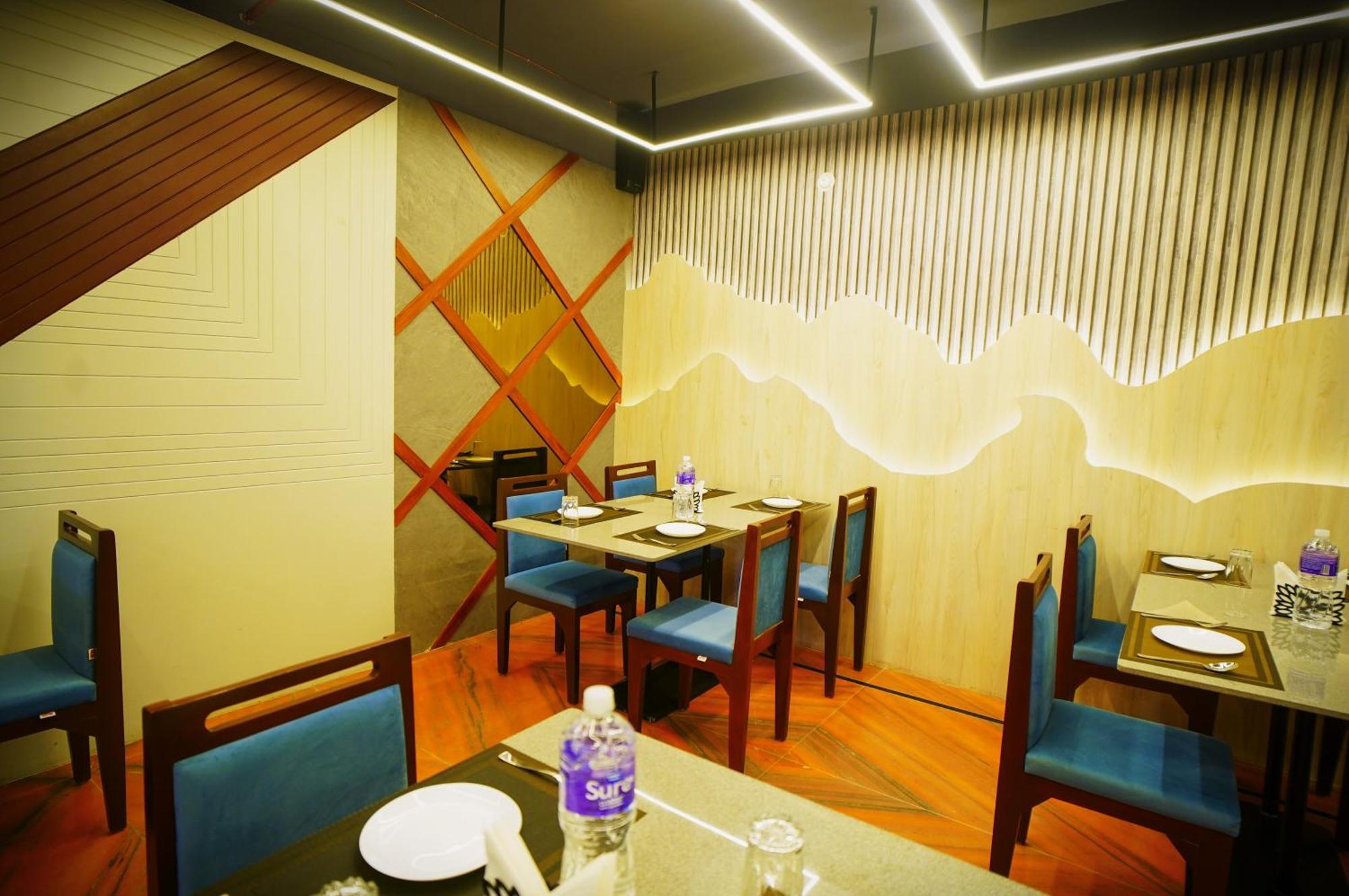גורקפור Hotel Rama מראה חיצוני תמונה