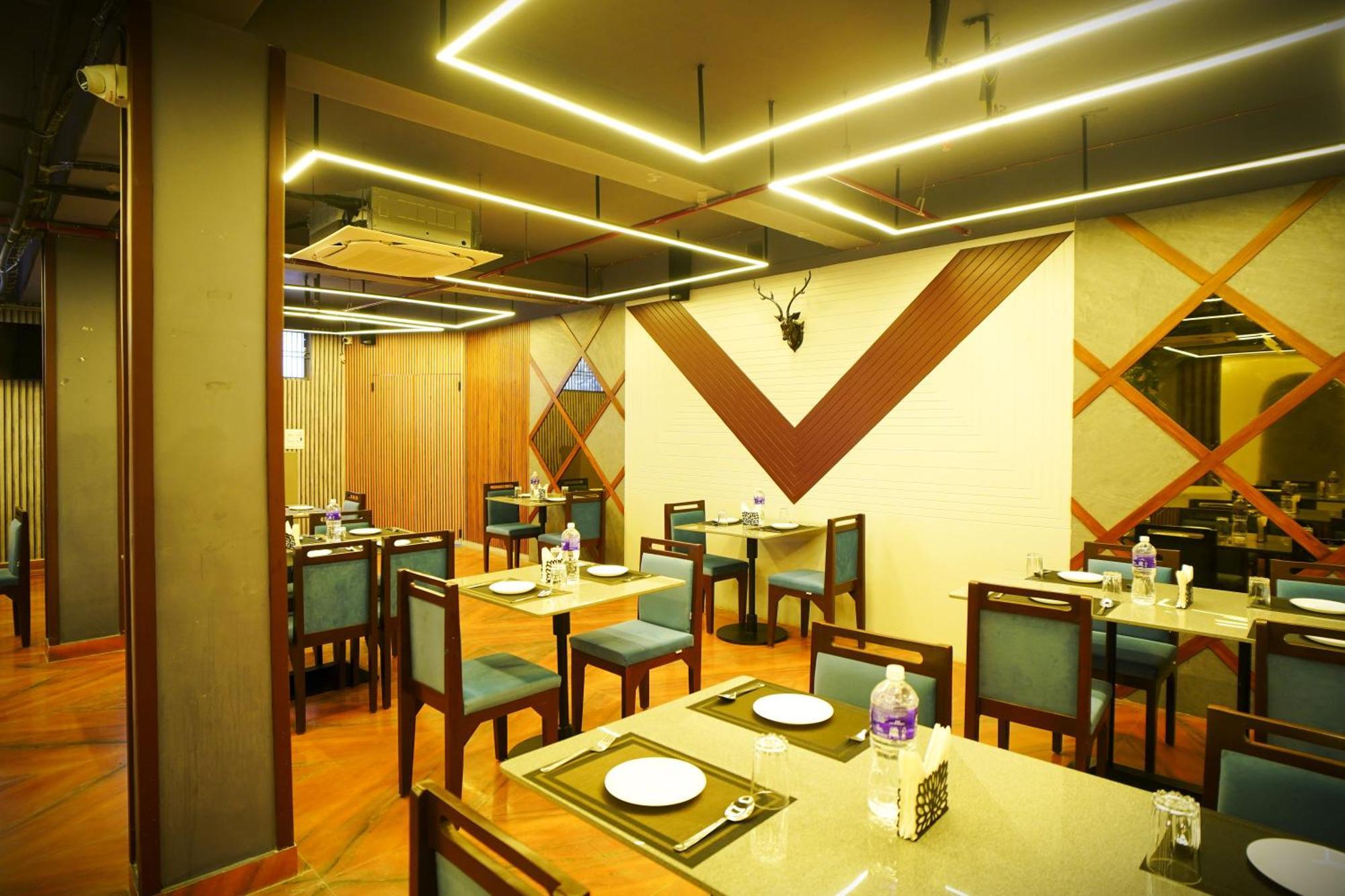 גורקפור Hotel Rama מראה חיצוני תמונה