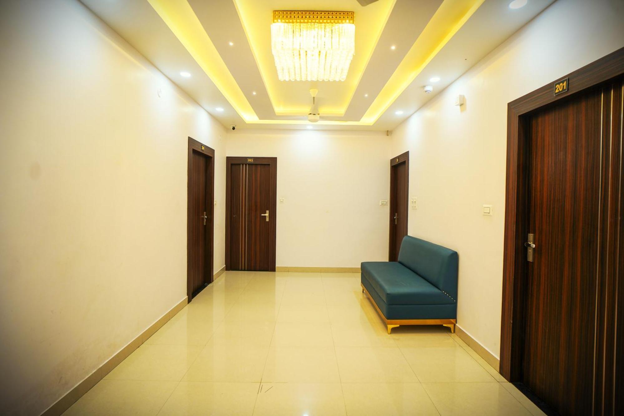גורקפור Hotel Rama מראה חיצוני תמונה