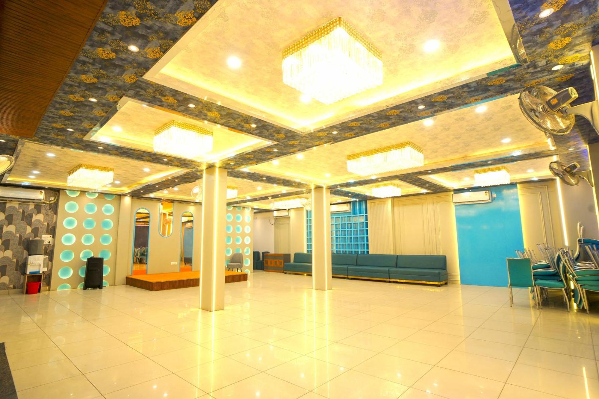 גורקפור Hotel Rama מראה חיצוני תמונה