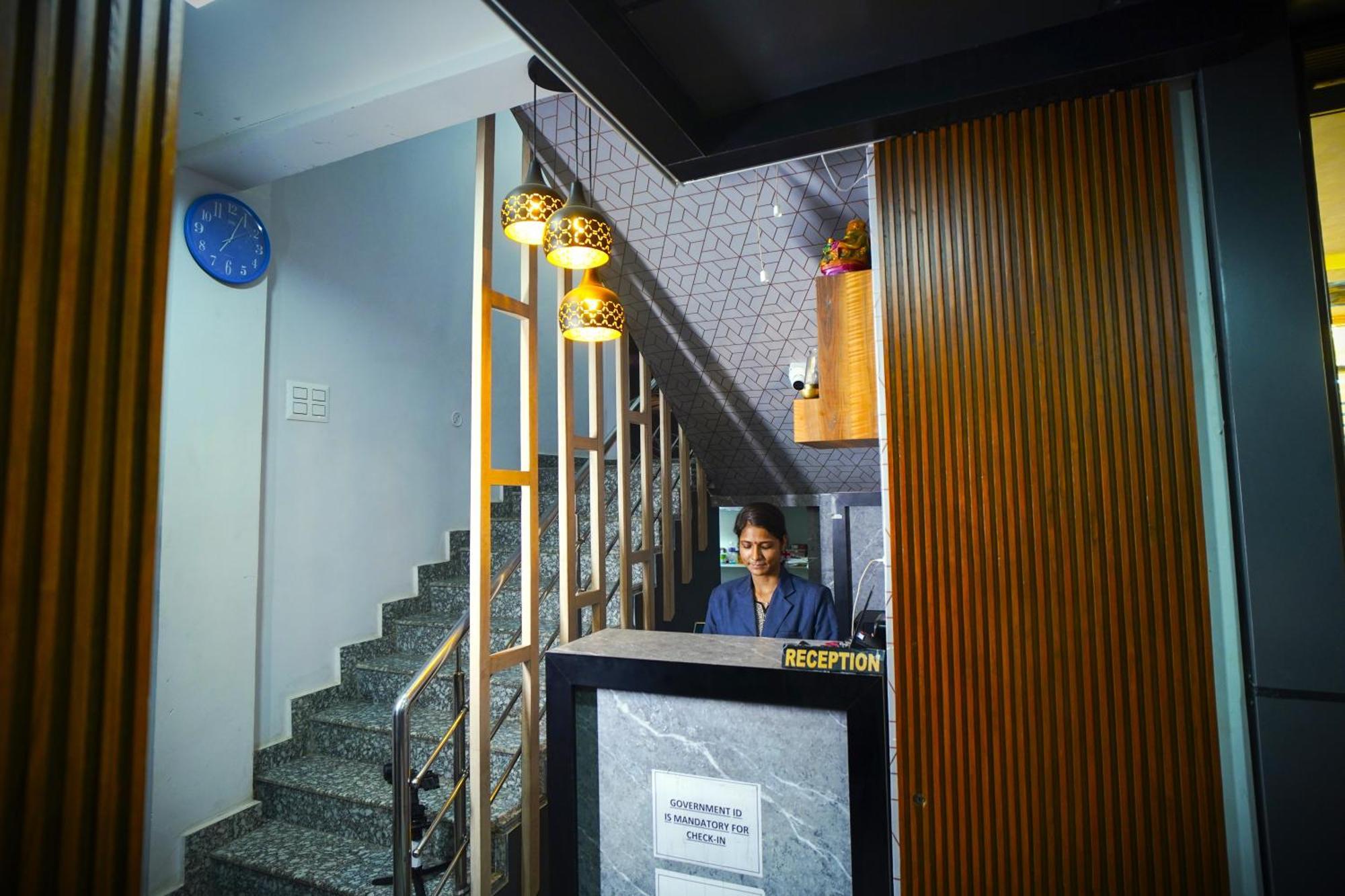 גורקפור Hotel Rama מראה חיצוני תמונה