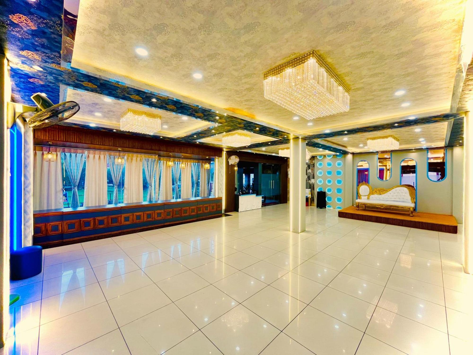 גורקפור Hotel Rama מראה חיצוני תמונה