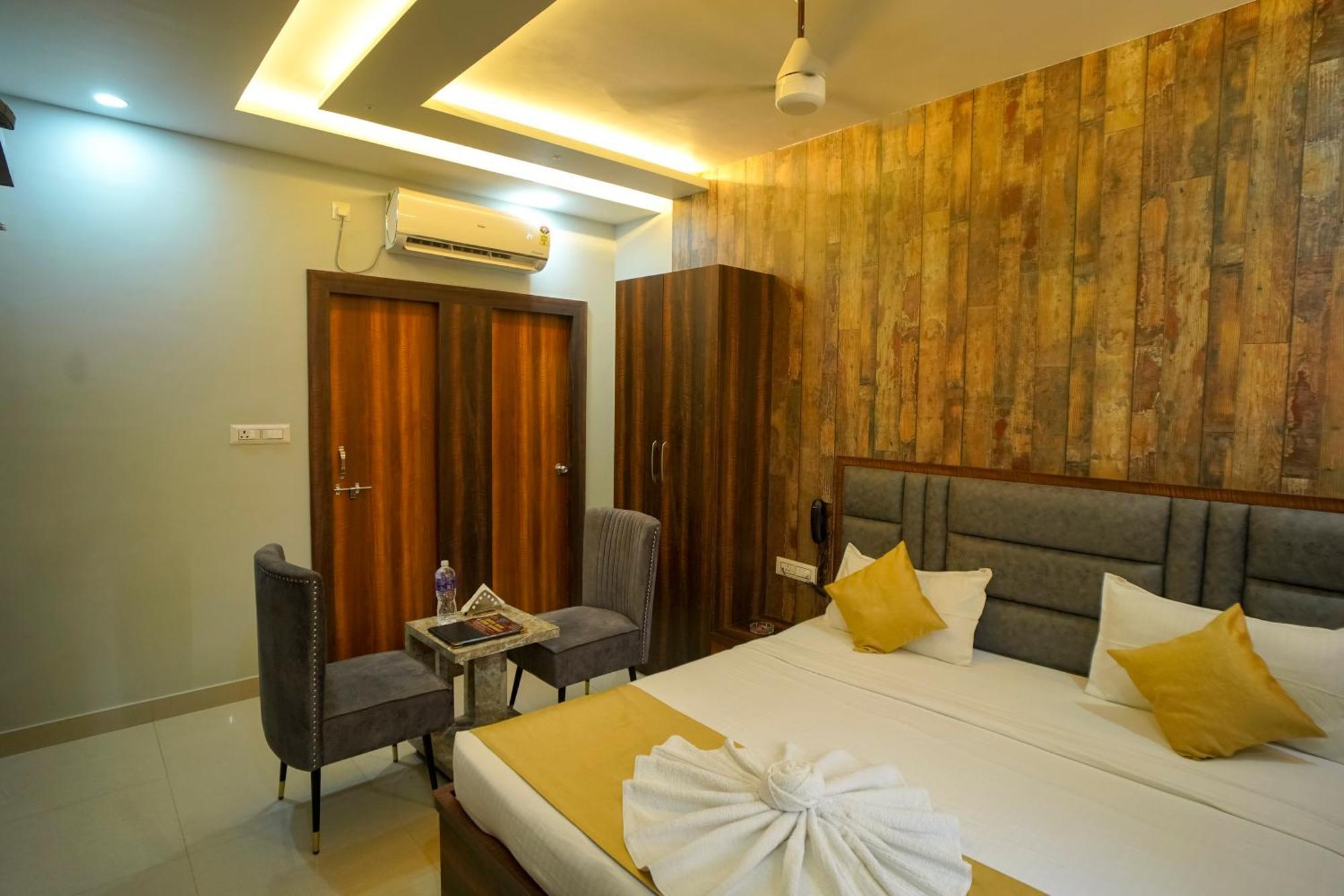 גורקפור Hotel Rama מראה חיצוני תמונה