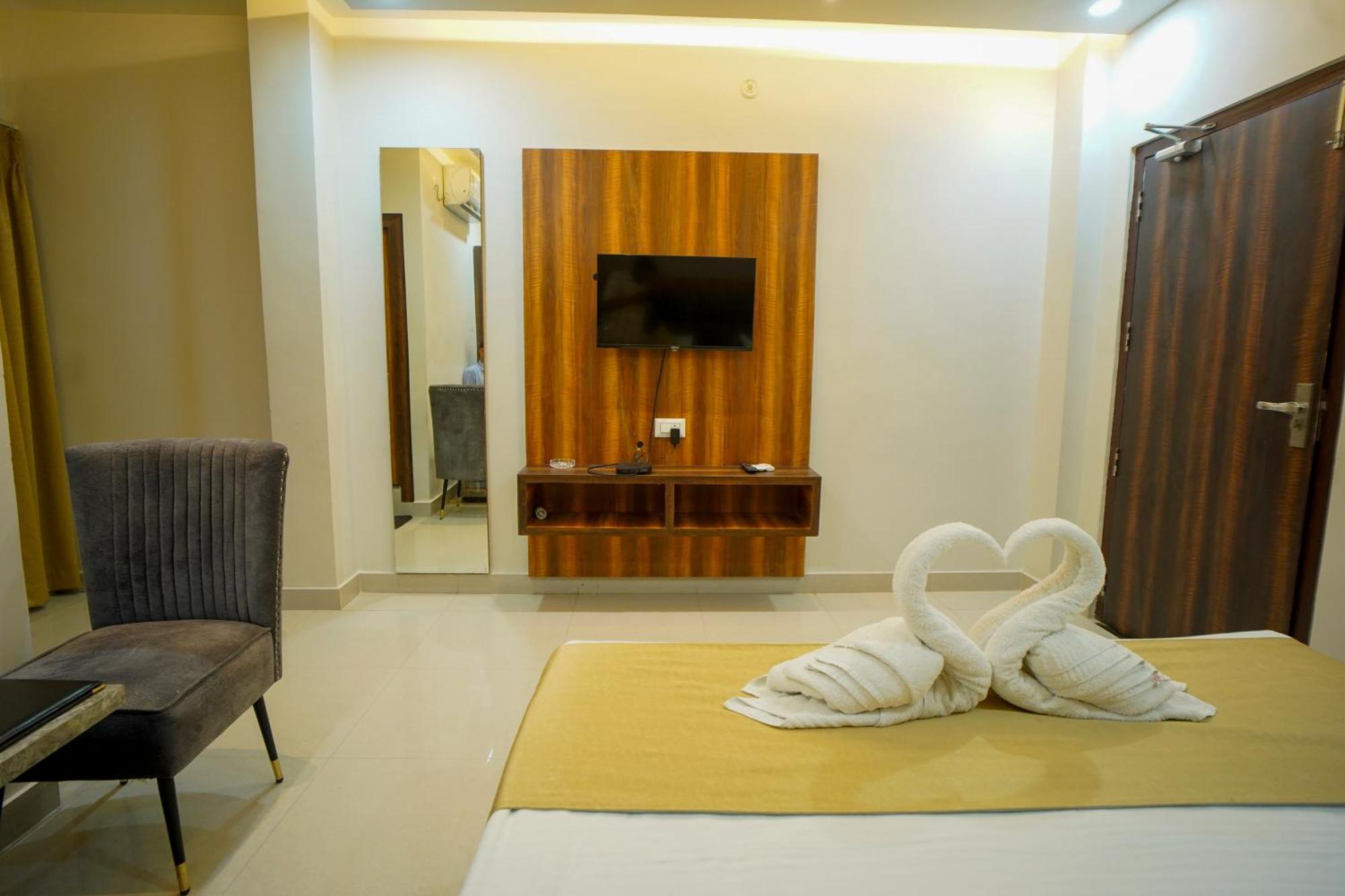 גורקפור Hotel Rama מראה חיצוני תמונה