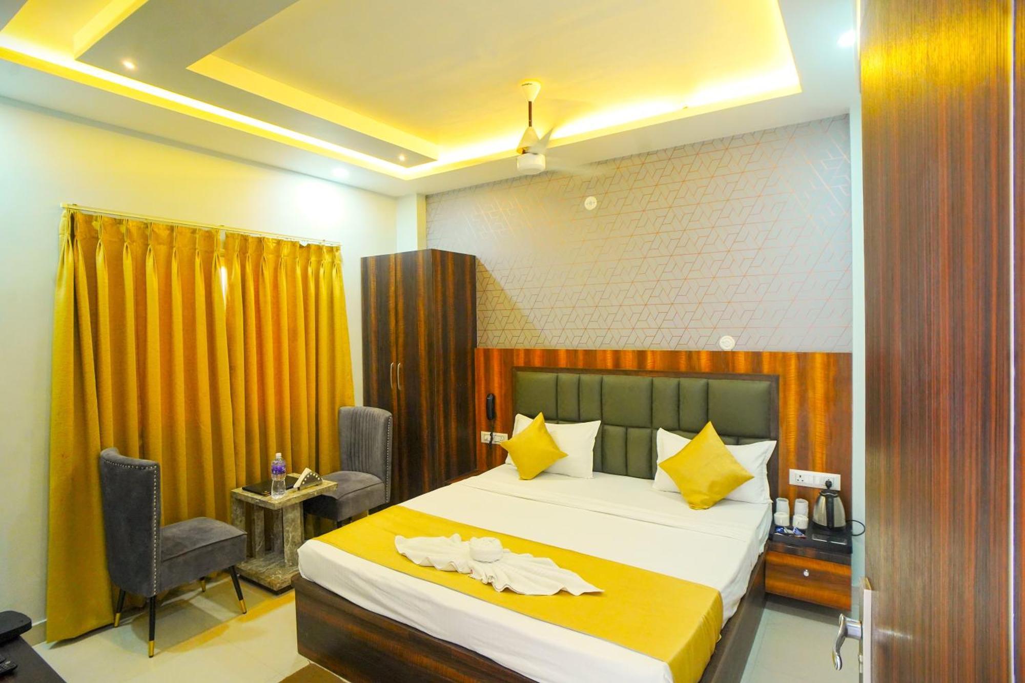 גורקפור Hotel Rama מראה חיצוני תמונה
