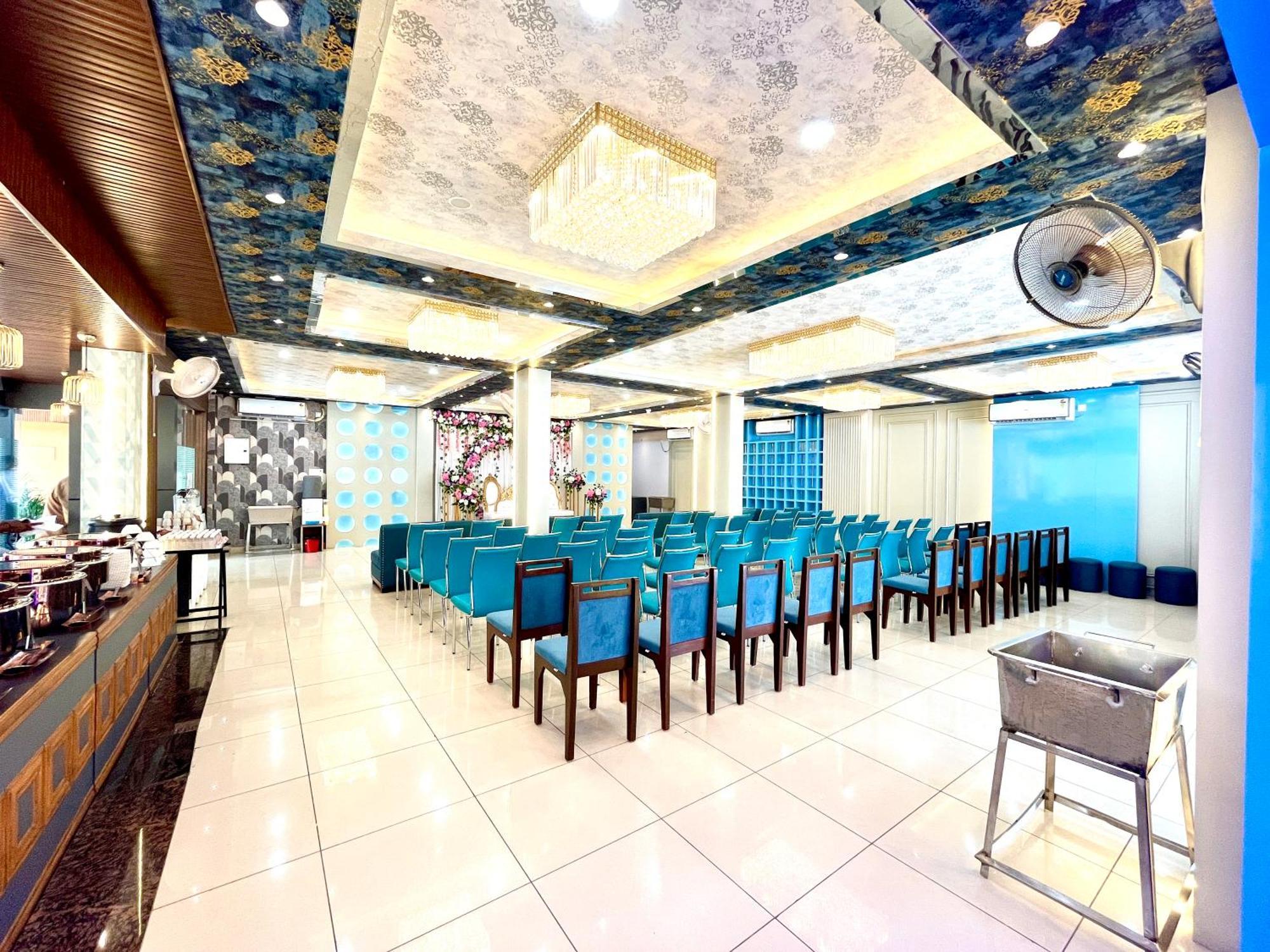 גורקפור Hotel Rama מראה חיצוני תמונה