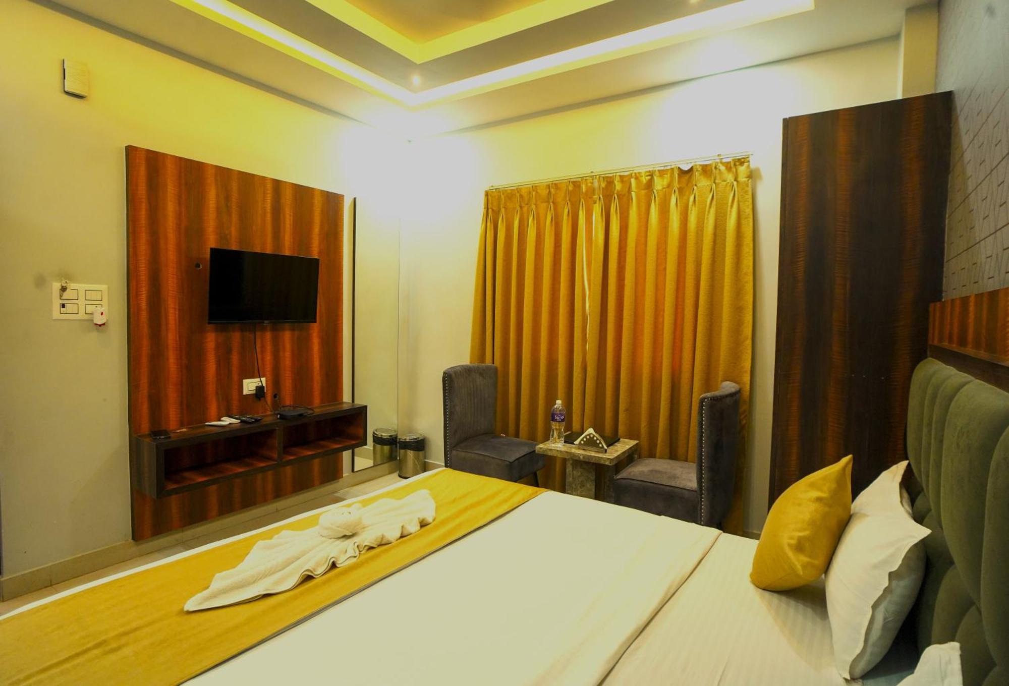 גורקפור Hotel Rama מראה חיצוני תמונה