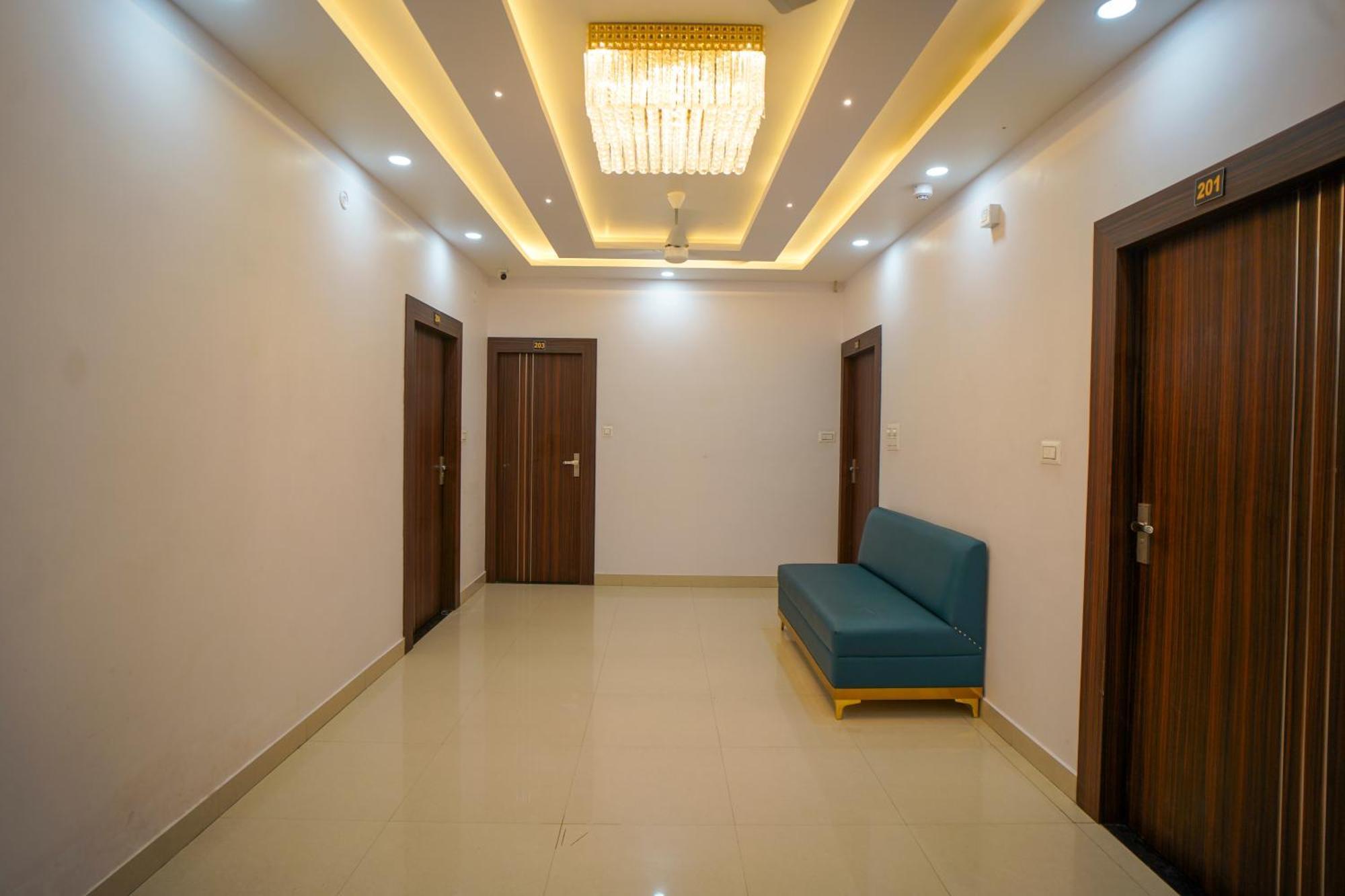 גורקפור Hotel Rama מראה חיצוני תמונה