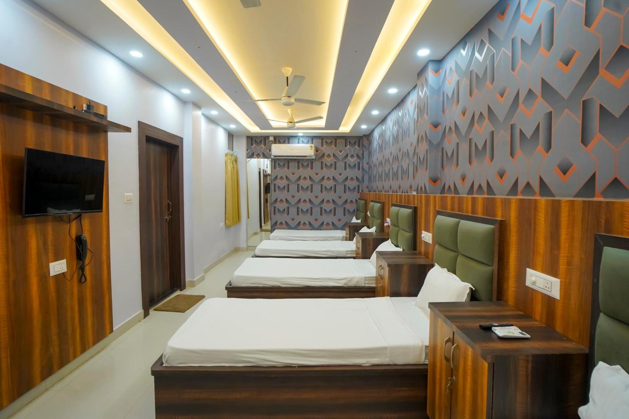 גורקפור Hotel Rama מראה חיצוני תמונה