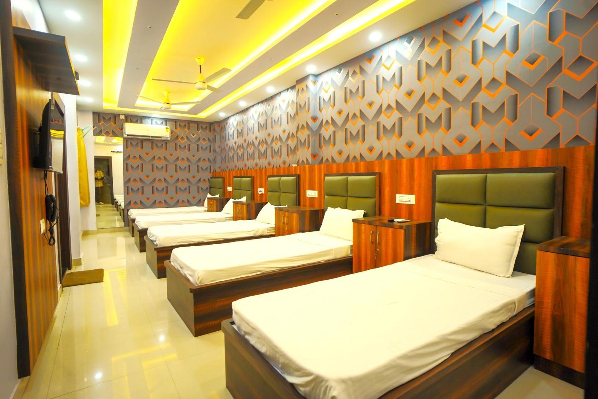 גורקפור Hotel Rama מראה חיצוני תמונה