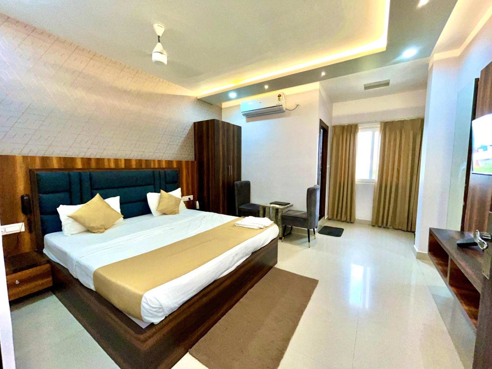 גורקפור Hotel Rama מראה חיצוני תמונה