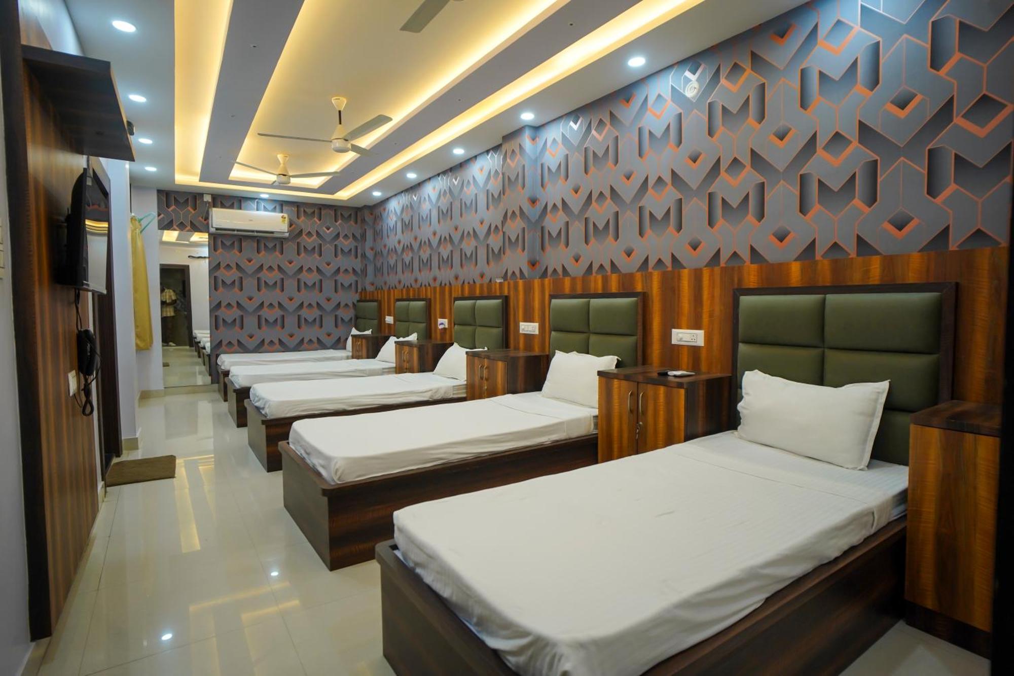 גורקפור Hotel Rama מראה חיצוני תמונה
